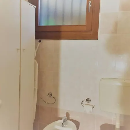 Appartamento Abitazione In Posizione Strategica Immersa Nel Villaggio Dei Fiori *